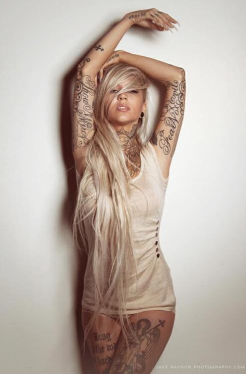 theposhlivestyle: Sarah Fabel By Jake Raynor