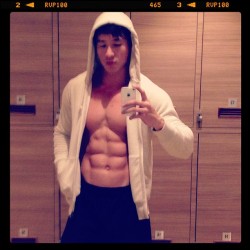 onlysporemen:  Jason Chee’s physique! i