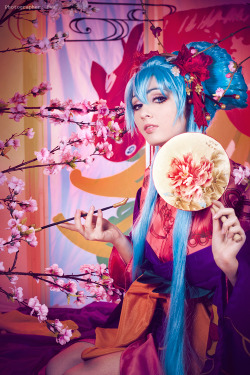 cosplaygirl:  Hatsune Mike Ama yume rou by