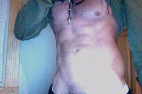 straightboyselfpics:  3000 followers to unveil this sexy Italian sausage! We’re up to 2887 right now! Almost there. And trust me, he’s HUNG! 