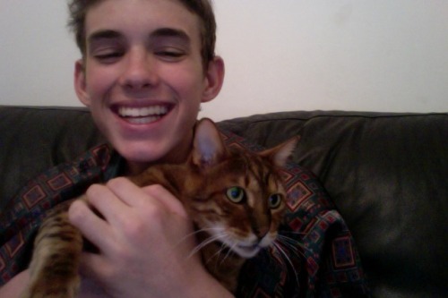 grewv: this-is-awwkward: grewv: knewyork: ilyU ARE PERFECT OMG I CANNOT BREATHE  dis is mi cat 