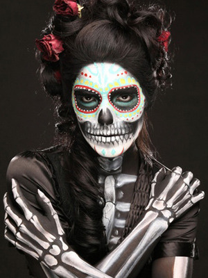 Skull half face halloween makeup