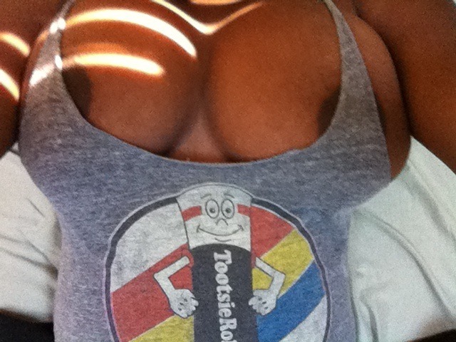 insayshhabul:  This shirt can’t contain em 😁 