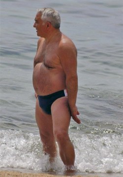 mature-man-fan:  Silver fox in the surf’