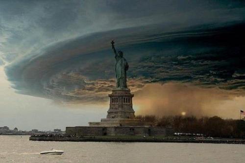 darcothedragon: New York today Hurricane Sandy
