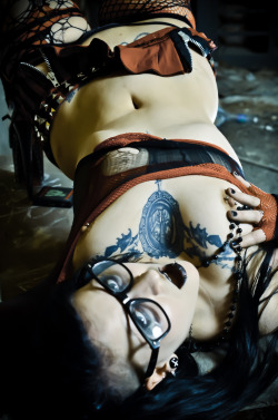 hexhypoxia:  +think twice+ photo by Creative Lion Studios 
