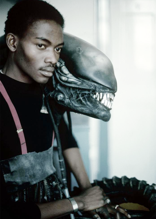 battlesuit:  unseilie:  twelfth-root-of-two:  Bolaji Badejo played the Xenomorph in Alien. Dude’s 7’2”!  And extremely pretty!  wow what a handsome dude!!