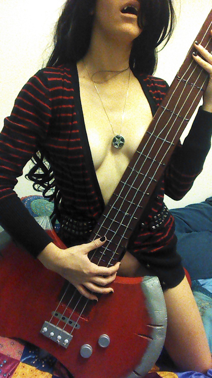 meezymcfly:  Marceline Porn 5.*tries to be super srs nude-model type*I call this