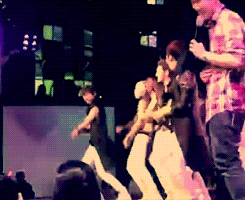 sophiavee-blog:  ♕ Result = MC can’t handle it.   