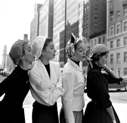 retrowunderland:  New York Fashion, 1952 