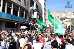 thepalestineyoudontknow:  Hassan Safadi greeted by people as he arrive in the West Bank city of Nablus after his release from Israeli jail, Monday, Oct. 29, 2012. Hassan reportedly went on an on-and-off hunger strike for 168 days in Israeli prison, to