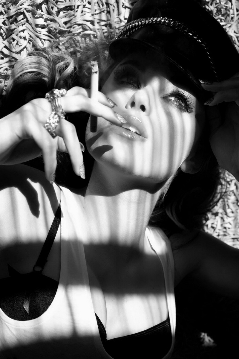 sexysmokingbabes18:  l-i-ll-i-a-n-a:  Nikiiiiiiiii ;)  Sexy Smoking Babe