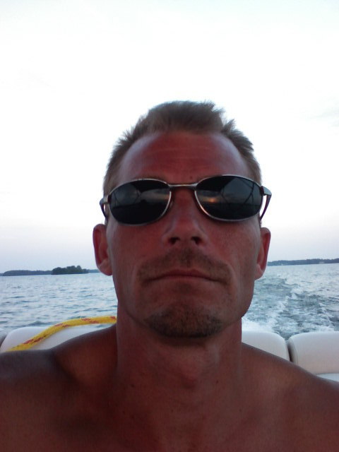 thecircumcisedmaleobsession:  36 year old straight guy from Fort Worth, TX I’d