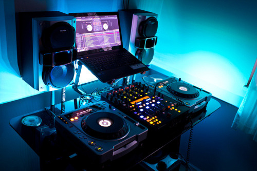 jcoffea:  Epic Dj Set by windwhispersfire on Flickr 