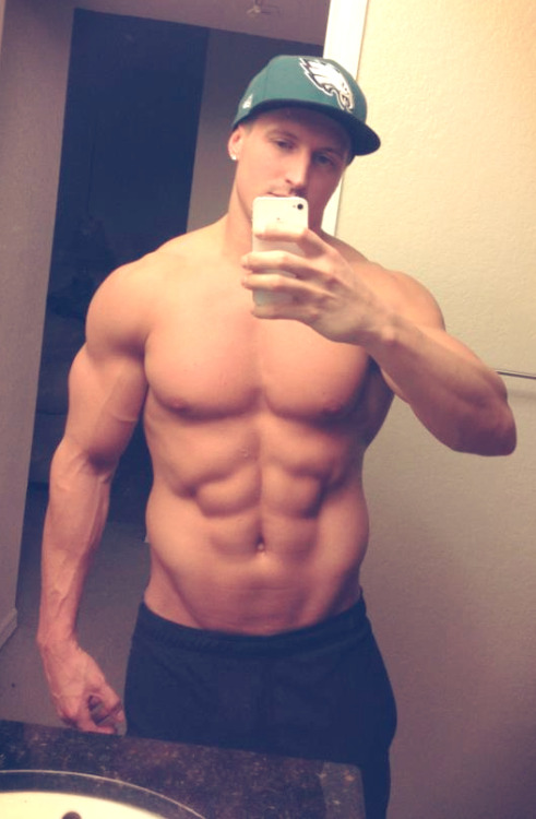 realmenstink:  SMOOTH AND RIPPED COLLEGE JOCK !!!