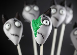 gastrogirl:  sparky cake pops from ‘frankenweenie.’