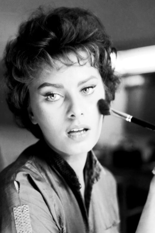terrysmalloy:  Sophia Loren applying her makeup, 1960s. 