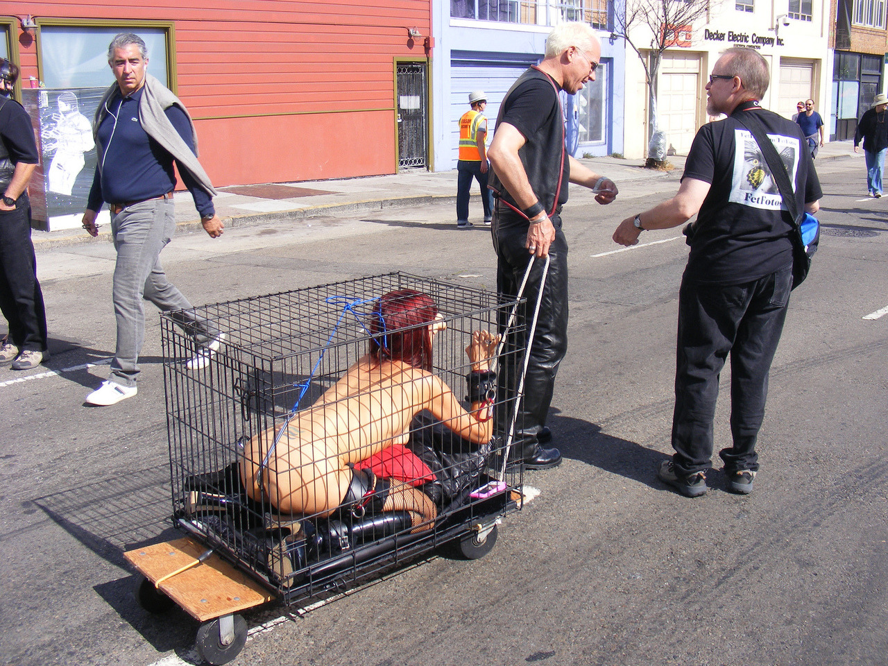 humiliatethem:  I love everything that is happening in this picture. 