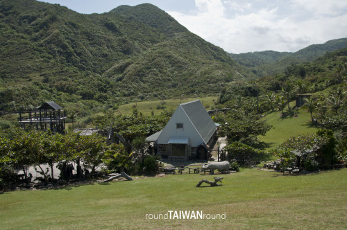 Niushan Huting   Niushan Huting (牛山呼庭) is a private spot along East Coast line of Taiwan. It’s about