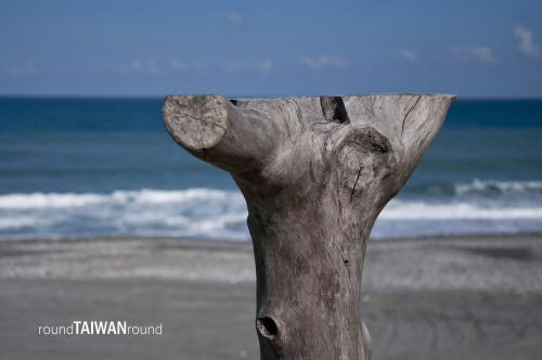 Niushan Huting   Niushan Huting (牛山呼庭) is a private spot along East Coast line of Taiwan. It’s about