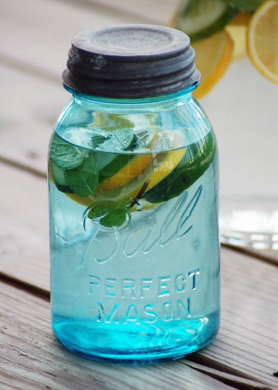 bagus-cantik:  Detox water, helps you maintain a flat belly. 2 lemons, &frac12;