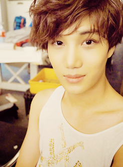 southkoreans:  Perfect Kai is perfect (✿◠‿◠)