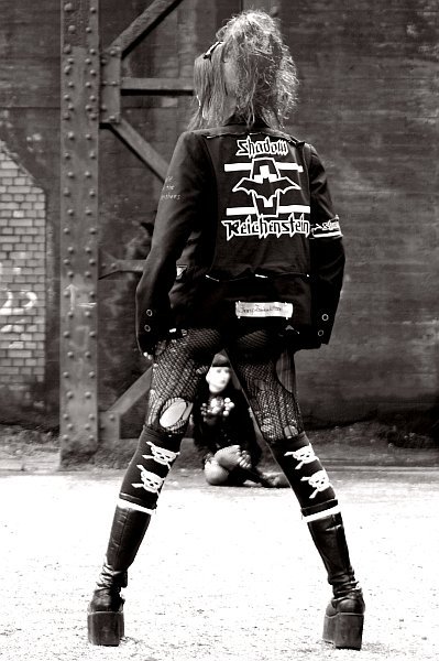 dunkleliebe666:  sexygoth:  Strange Zombie-Kitten  (via TumbleOn)
