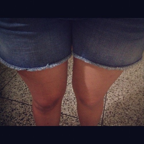 #me #girl #shorts #levis #fashion #legs #young #foreveryoung #vogue #outfit #instafashion #iphoneasi