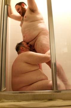 luvbigbelly:  cbdlover573:  Make love in shower-room   Woof