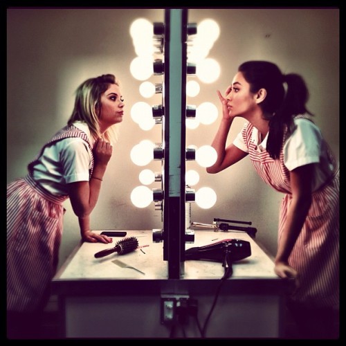 prettylittlegossipgleek:shaym Last looks! @ashbenzo &amp; moi #onset .. Photo cred: @stillhazart