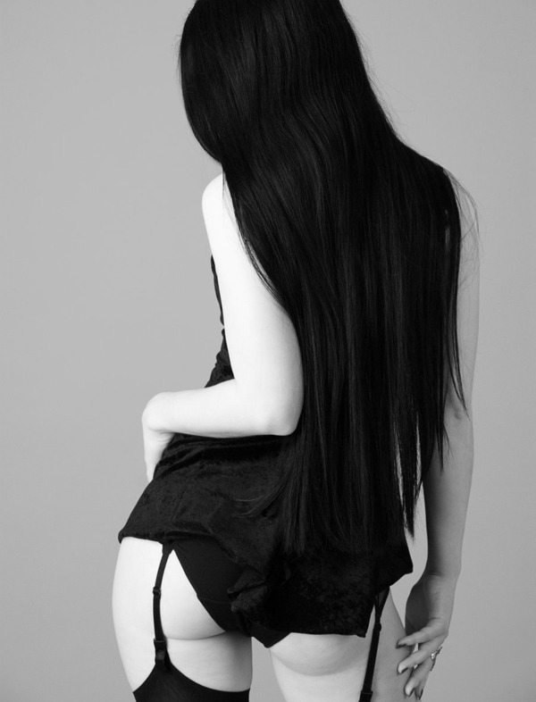 fraspi:  More awesome images here: Chicks and Babes and here: Pure awesomeness