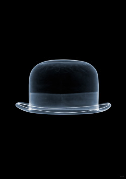 rawclass:  nickelsonwooster:  mlsg:  Magritte…  Chapeau.   . 