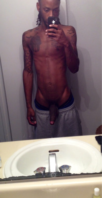 egyptiankings:  Skinny nicca big dick!!