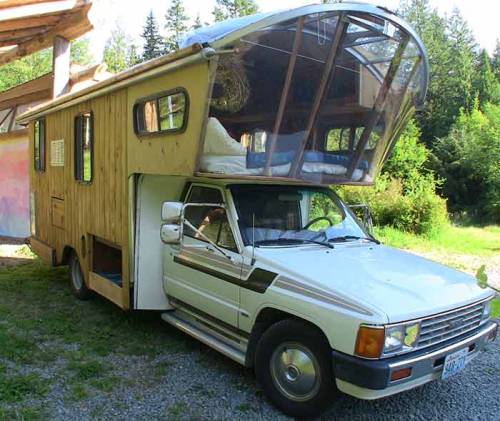 sunflower-mama:  peaceful-moon:  motherearthnewsmag:  A Biofuel-Powered Hybrid Home on Wheels By Lloyd Kahn  dude  WHA