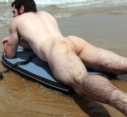 bannock-hou:  Josh Harris, Aussie guy, yeah, his hairy legs sopping wet! 