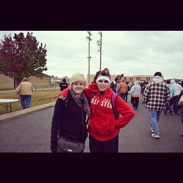 @landsharkiam (: