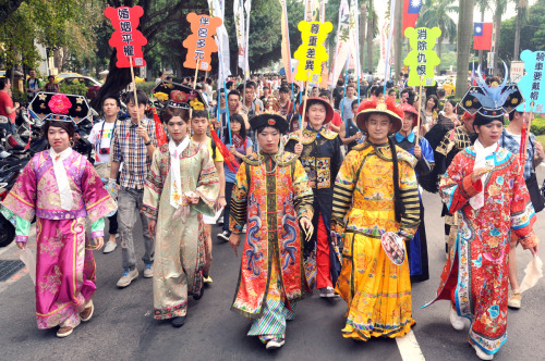 quirkytaiwan: Photos from Taiwan Pride 2012 Thousands of lesbian, gay, bisexual and transgender (LGB