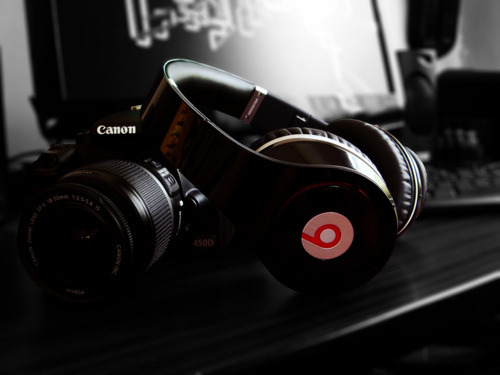 replacementbattery:  Such a cool beats by dr dre studio headphone, I like it! 