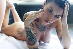 hotsexytattoogirls:  sexy tatted girl 