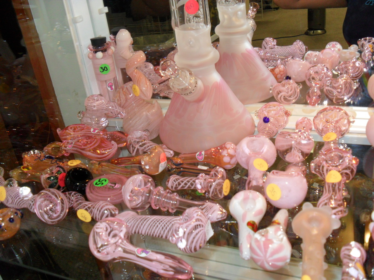 kungpowkitten:  PINK PIPES, LADIES.