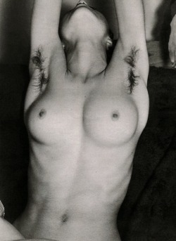 thequietfront:  Madonna by Lee Friedlander