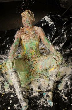 lilmissnatalie:  Another sploshing pic.  By Lee David.