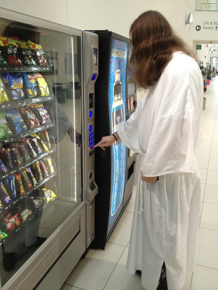 destinysonlychild:
“ davestridersbabygravy:
“ thelocalpaedo:
“ Jesus loves a good kit kat every now and again
”
thers not even any kit kats in that vending machine
”
if he can turn water into wine im sure snickers into kit kats is just as...