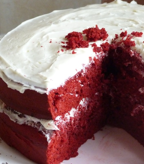 The Extreme Cheaters Version of Red Velvet Cake with Cream Cheese Icing from Secret Diary of a Fashi