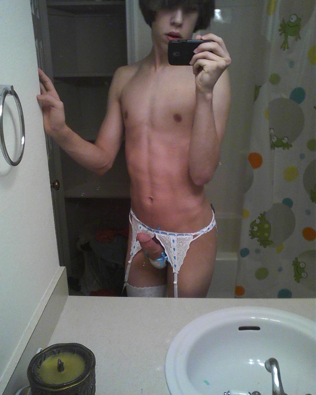 wiscobi:  xxemosissypoppyxx:  Love to see amateur teen bois dressed up just look