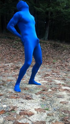 playfullycra:  vincentlycra:  zentailover:  Blue #Zentai bulge outside. Happy Halloween  this guy has real awesome pics check him out  Nice bod and bulge!