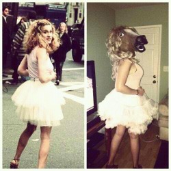 Excelente disfraz de Sarah Jessica Parker.