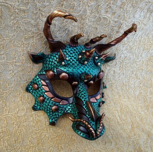 seraphica:  The stunning maskwork of merimask. 
