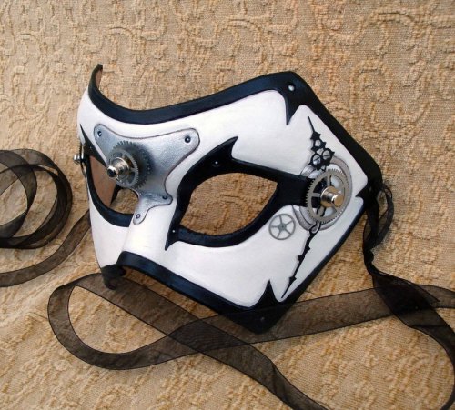 seraphica:  The stunning maskwork of merimask. 