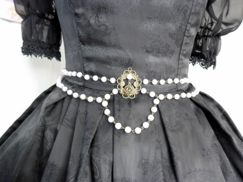 gothiccharmschool:  This is a darling witch-themed outfit! So cute!  sleeping—princess: &helli